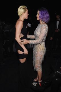 Katy Perry feet photo thumbnail