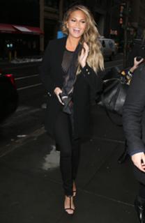 Chrissy Teigen feet photo thumbnail