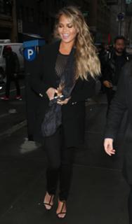 Chrissy Teigen feet photo thumbnail