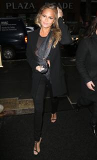 Chrissy Teigen feet photo thumbnail