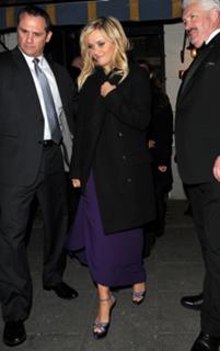 Reese Witherspoon feet photo thumbnail