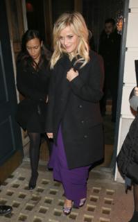 Reese Witherspoon feet photo thumbnail
