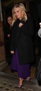 Reese Witherspoon feet photo thumbnail