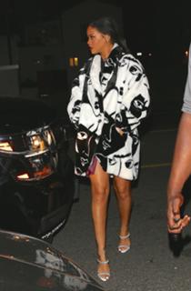 Rihanna feet photo thumbnail