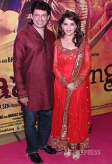 Madhuri Dixit feet photo thumbnail