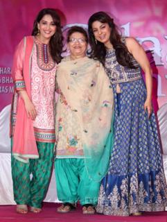 Madhuri Dixit feet photo thumbnail