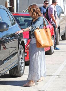 Minka Kelly feet photo thumbnail