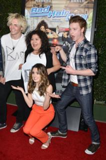 Laura Marano feet photo thumbnail