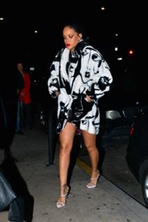 Rihanna feet photo thumbnail