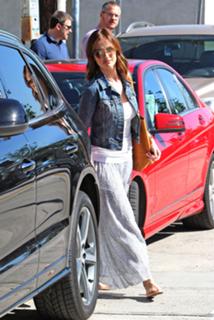Minka Kelly feet photo thumbnail