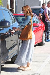 Minka Kelly feet photo thumbnail