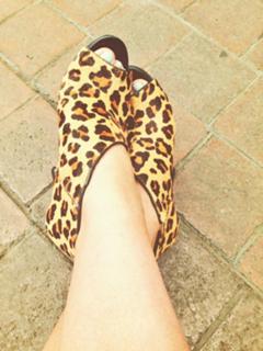 Tania Rincón feet photo thumbnail