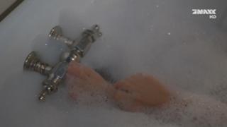 Gillian Anderson feet photo thumbnail
