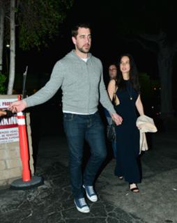 Olivia Munn feet photo thumbnail