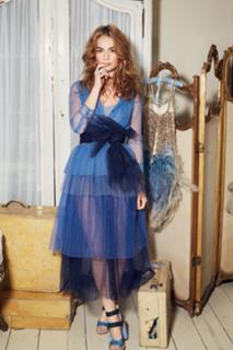 Lily James feet photo thumbnail