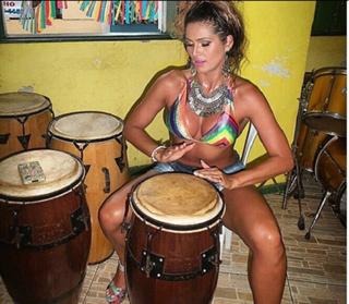 Lívia Andrade feet photo thumbnail