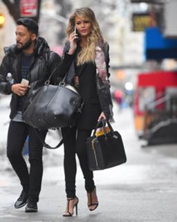 Chrissy Teigen feet photo thumbnail