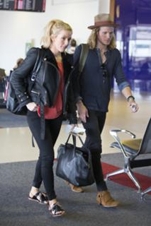 Ellie Goulding feet photo thumbnail