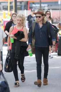 Ellie Goulding feet photo thumbnail