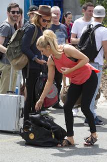 Ellie Goulding feet photo thumbnail