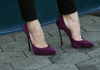Anna Kendrick feet photo thumbnail