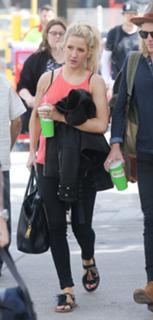 Ellie Goulding feet photo thumbnail