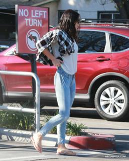 Megan Fox feet photo thumbnail