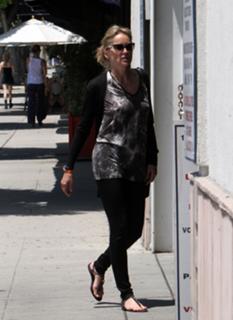 Sharon Stone feet photo thumbnail