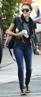 Jessica Alba feet photo thumbnail