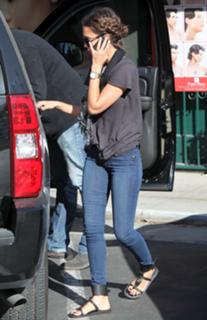 Jessica Alba feet photo thumbnail
