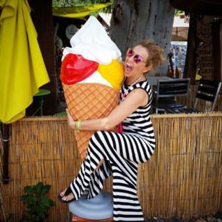 Thalía feet photo thumbnail