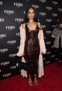 Rihanna feet photo thumbnail