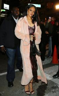 Rihanna feet photo thumbnail