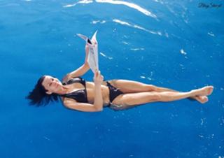 Anna Popek feet photo thumbnail