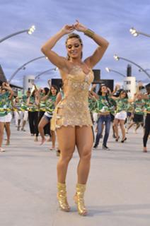 Juliana Salimeni feet photo thumbnail