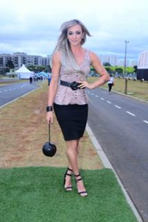Juliana Salimeni feet photo thumbnail