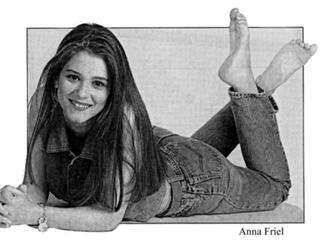 Anna Friel feet photo thumbnail