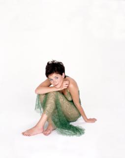 Anna Friel feet photo thumbnail