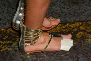 Juliana Salimeni feet photo thumbnail