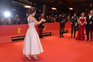 Natalie Portman feet photo thumbnail