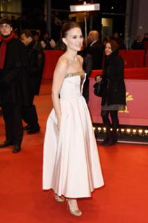 Natalie Portman feet photo thumbnail