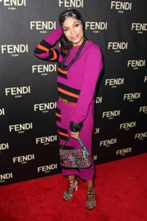 Rosario Dawson feet photo thumbnail