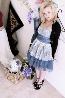 Dove Cameron feet photo thumbnail