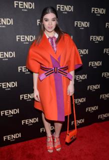 Hailee Steinfeld feet photo thumbnail