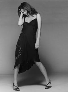 Anna Friel feet photo thumbnail