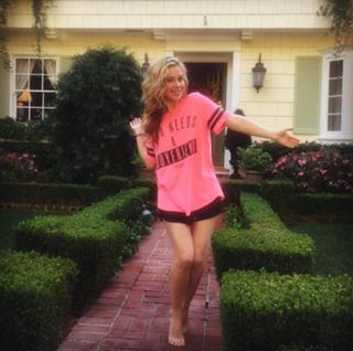 Tara Lipinski feet photo thumbnail