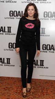 Anna Friel feet photo thumbnail