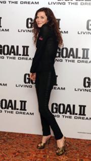 Anna Friel feet photo thumbnail
