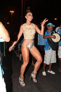 Sabrina Sato feet photo thumbnail