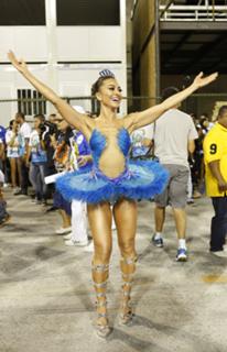 Sabrina Sato feet photo thumbnail